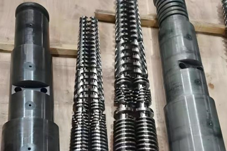 塑料擠出機(jī)機(jī)筒螺桿發(fā)貨前，廠家需要做哪些工作？