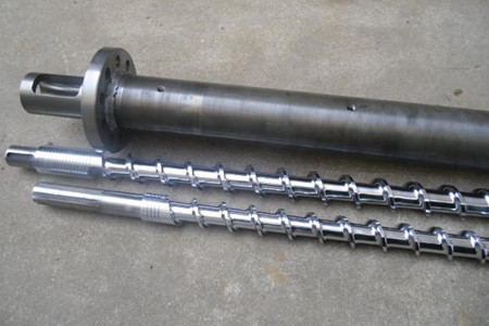 塑料擠出機(jī)機(jī)筒螺桿發(fā)貨前，廠家需要做哪些工作？